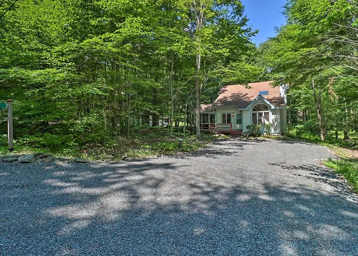Deck & Resort Amenities: Pocono Lake Home