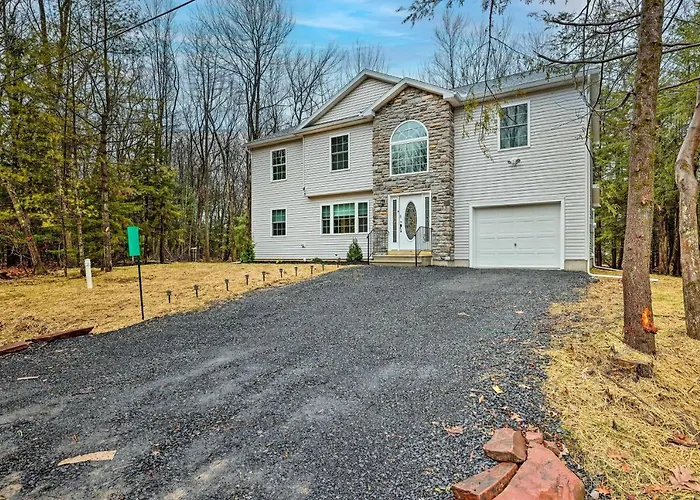 3 Mi To Kalahari: Pocono Summit Home W/ Game Room!