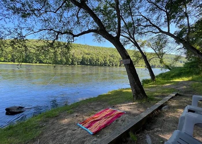 Slumberland At The River'S Edge