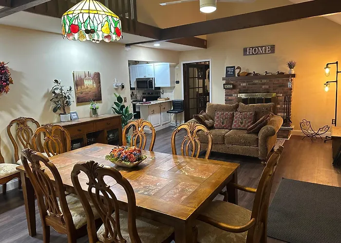 Wow!! Ultimate Pocono Retreat, Hot Tub, Game Room, Deck, Lakes, Skiing, Pools