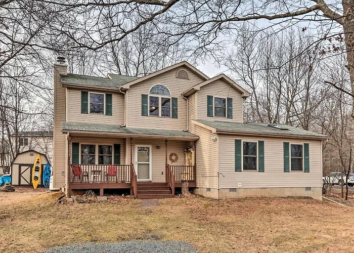 Walk To Pool & Lake: Albrightsville Vacation Home!